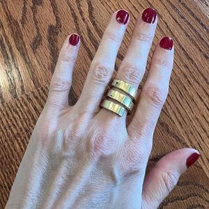 Gold ring – 6.5.